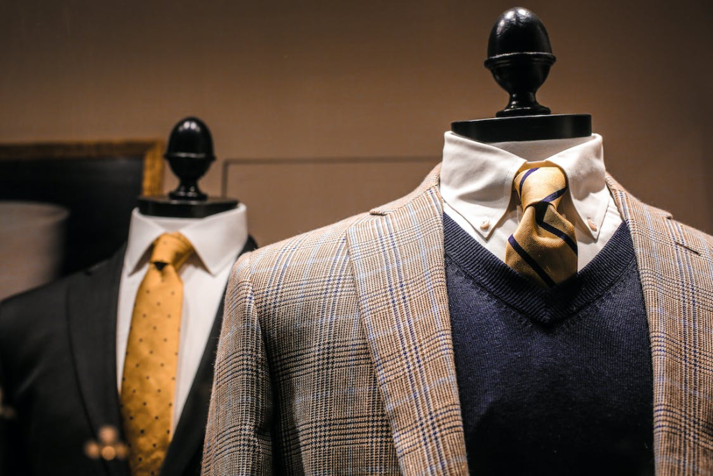 elegant-male-outfits-on-dummies-in-modern-boutique